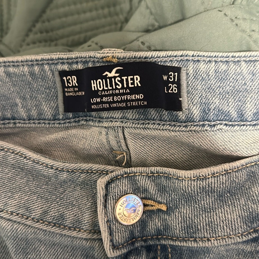 Light blue wash hollister jeans size 13R w36 L26 “low rise boyfriend”